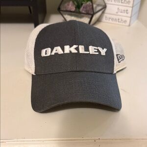 Oakley Charcoal and Cream Mesh Cap